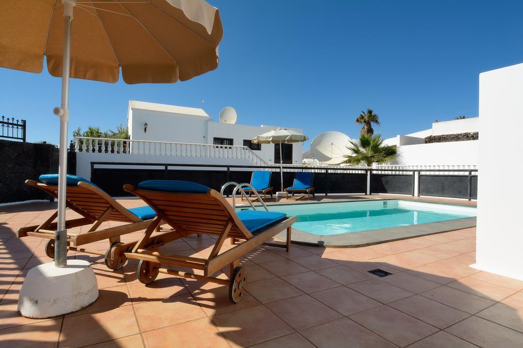Grand Villa Famara Puerto Del Carmen ปูแอร์โตเดลคาร์เมน ภายนอก รูปภาพ